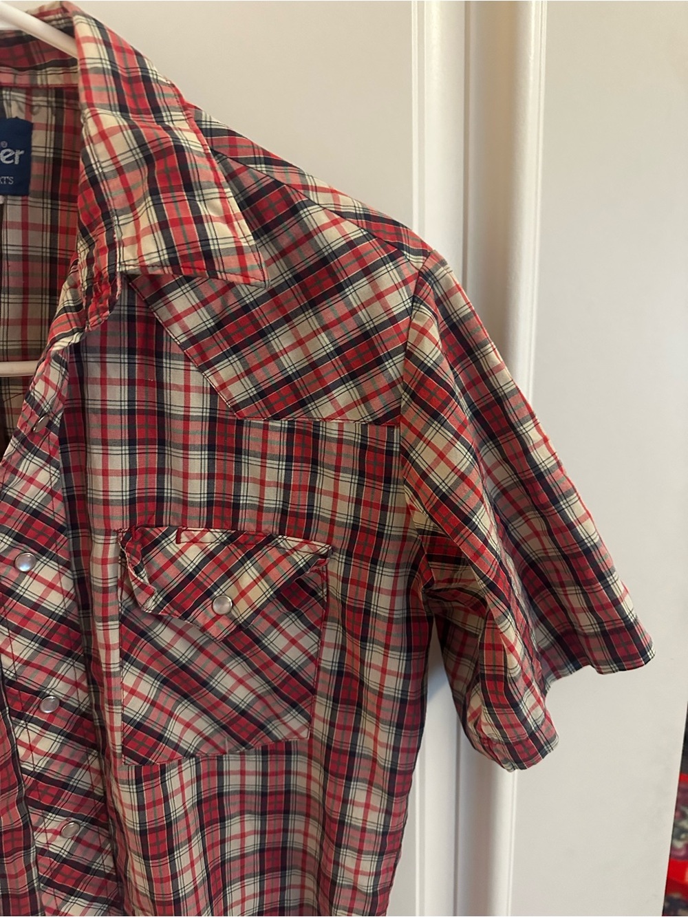 Vintage Wrangler Men’s Red Plaid Short-Sleeve Pearl Button Western Shirt - Picture 11 of 16
